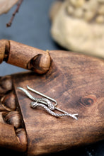 Load image into Gallery viewer, Snake Ear Climbers