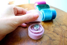 Load image into Gallery viewer, Velvet Ring Box