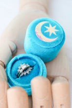 Load image into Gallery viewer, Velvet Ring Box