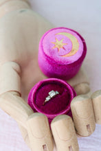 Load image into Gallery viewer, Velvet Ring Box