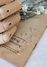 Load image into Gallery viewer, Faux Nose Ring- Gold