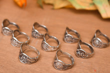 Load image into Gallery viewer, Antique State Flower Spoon Rings
