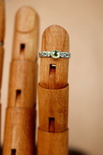Load image into Gallery viewer, Vintage Florals Peridot Band
